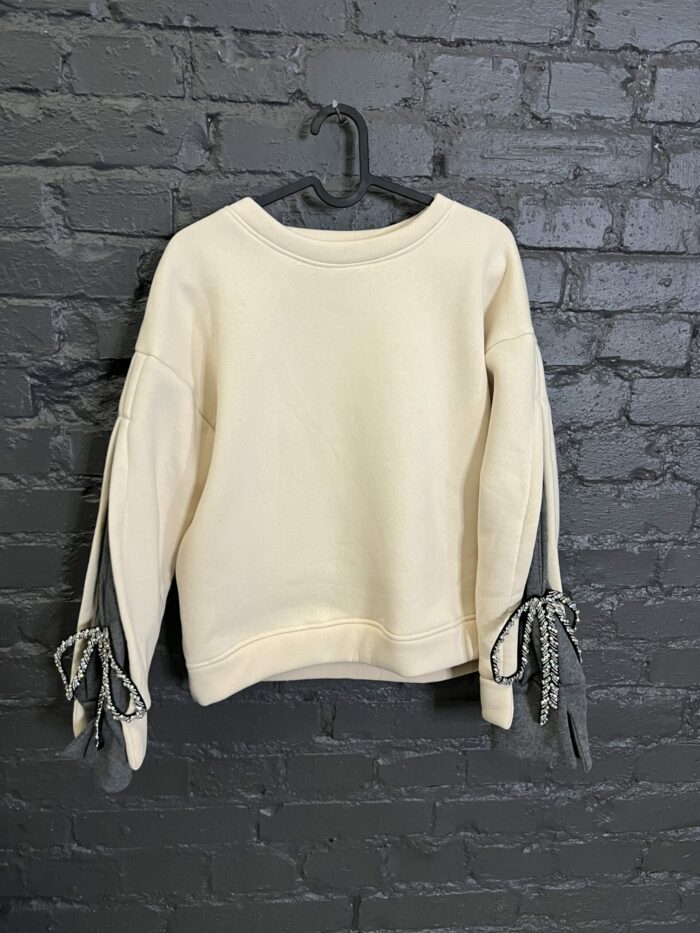 Sample Sale sweater Medium - Image 2