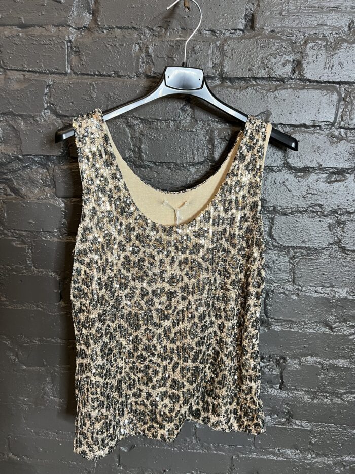 leo tank top