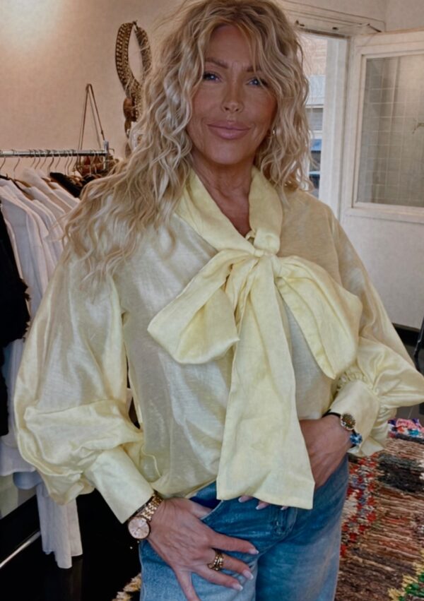 BLOUSE WITH BAND