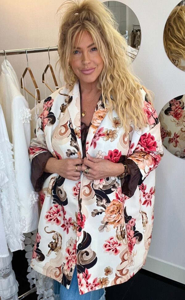 JACKET WITH FLOWERS