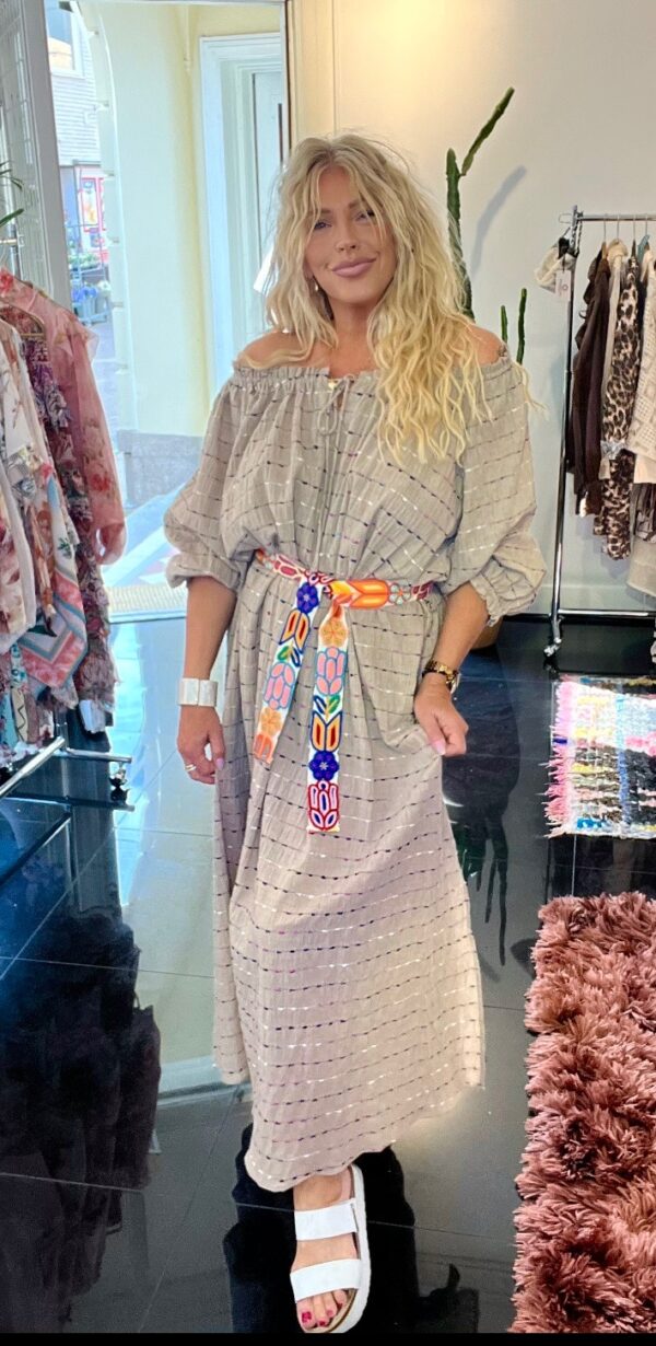 DRESS WITH BELT