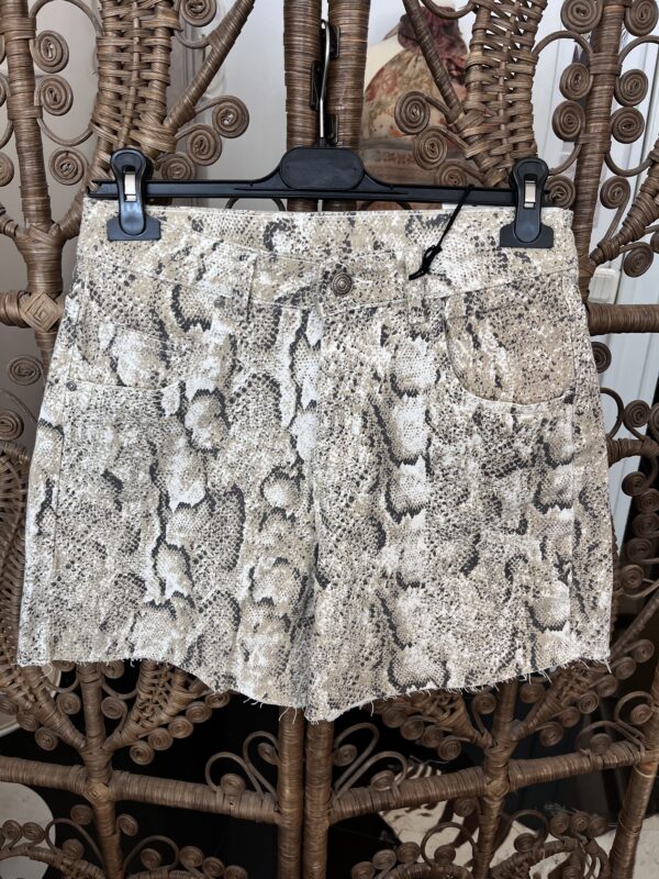 1 A Sample Sale print shorts MEDIUM, 1 left